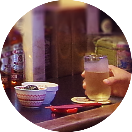 食べ物とお酒の画像